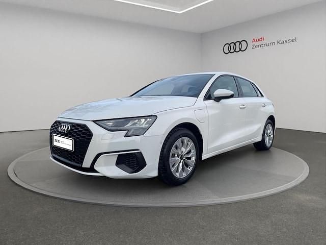 Ibisweiß Gebraucht 2023 Audi A3 Sportback e-tron Kleinwagen | 24.490 € (Fairer Preis) - Bild 1/4