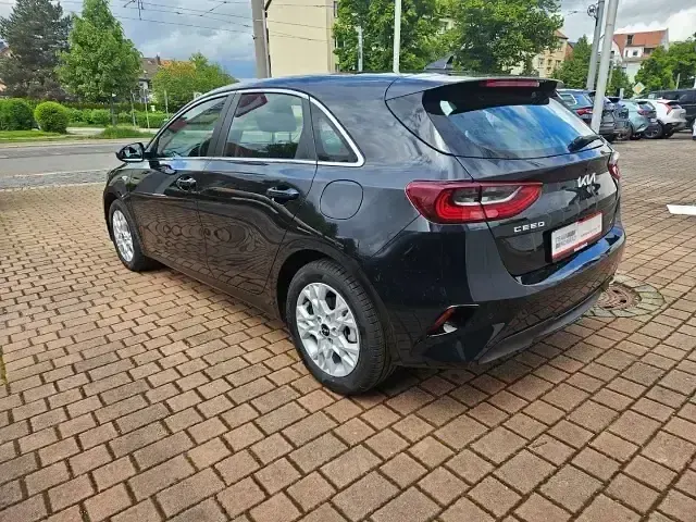 Gebraucht Kia Ceed Comfort 140 PS (102 kW) 2025 Schwarz Kleinwagen