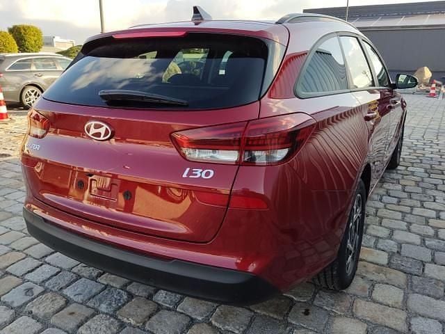 Shimmeringsilber metallic Gebraucht 2024 Hyundai i30 Edition Kombi | 20.890 € (Superpreis) - Bild 1/1