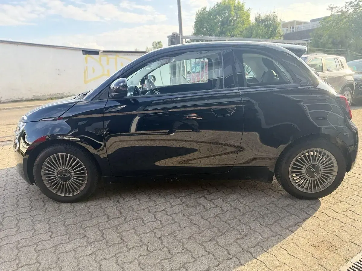 Gebraucht Fiat 500e Icon 86 kW (118 PS) 2022 Schwarz Kleinwagen