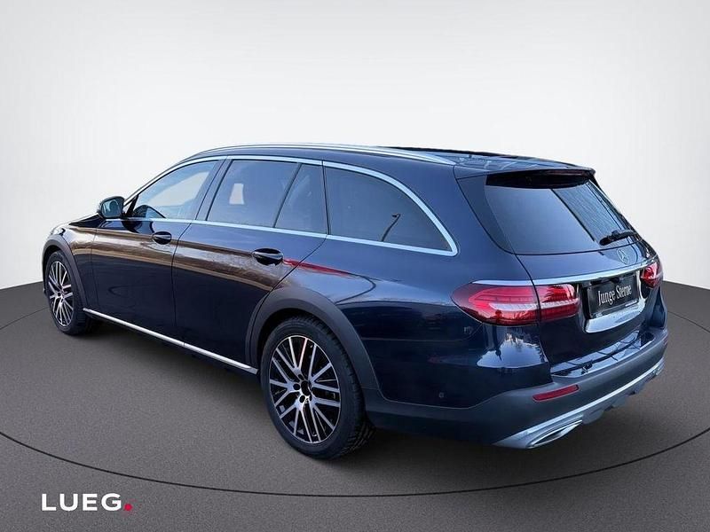 Gebraucht Mercedes E220 Avantgarde 194 PS (142 kW) 2021 Blau Limousine