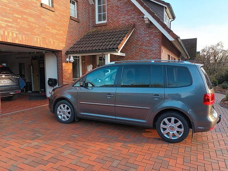 Gebraucht VW Touran Highline 105 PS (77 kW) 2011 Grau Van / Kleinbus