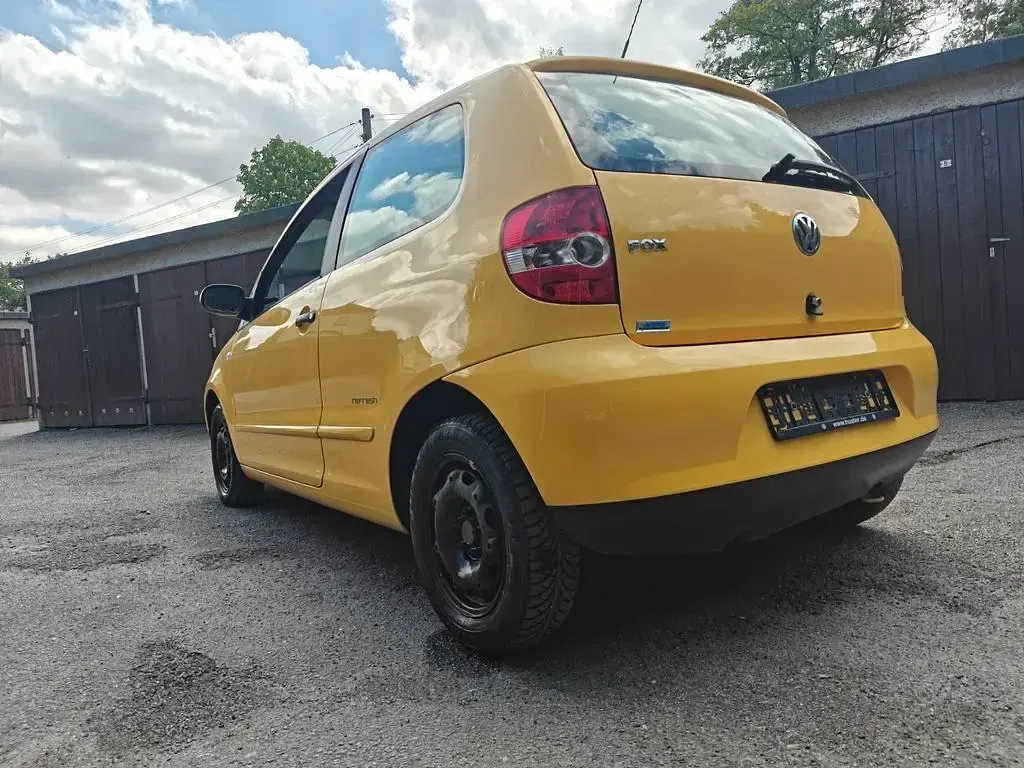 Usado VW Fox Refresh 54 CV (39 kW) 2010 Amarillo Utilitario