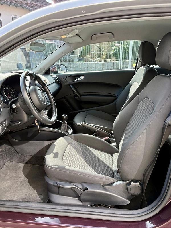 Gebraucht Audi A1 Ambition 86 PS (63 kW) 2012 Violet Kleinwagen