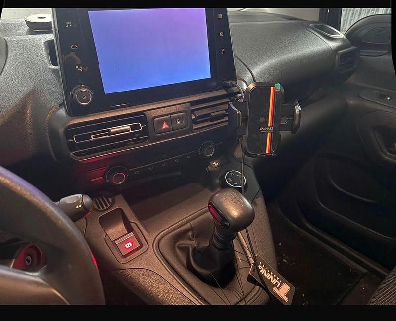 Gebraucht Peugeot Partner 131 PS (96 kW) 2020 Blau Van / Kleinbus