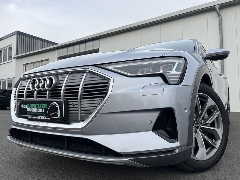 Florettsilber Gebraucht 2022 Audi e-tron Advanced Plus SUV | 29.860 € (Guter Preis) - Bild 1/4