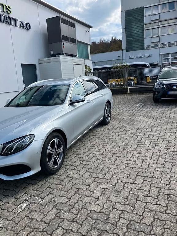 Gebraucht Mercedes E220 Avantgarde 194 PS (142 kW) 2019 Silber Limousine