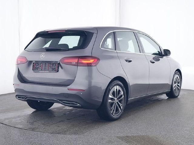Gebraucht Mercedes B200 163 PS (119 kW) 2023 Van / Kleinbus
