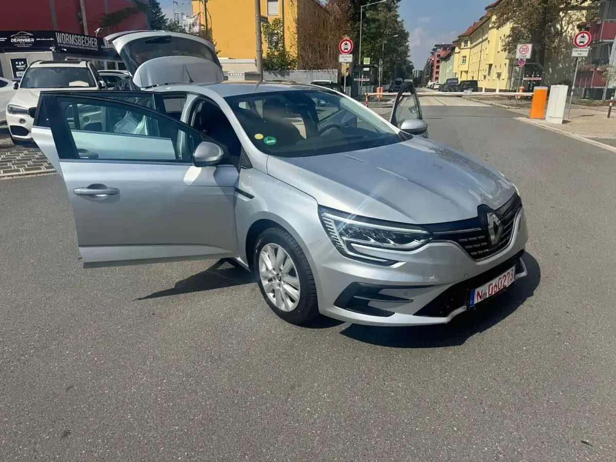 Gebraucht Renault Mégane GrandTour Equilibre 116 PS (85 kW) 2024 Silber Kombi