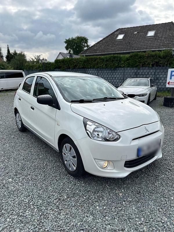 Weiß Gebraucht 2015 Mitsubishi Space Star Kleinwagen | 5.950 € - Bild 1/4