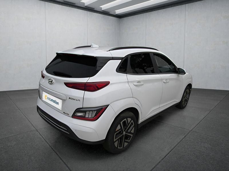Gebraucht Hyundai Kona 100 kW (136 PS) 2023 Weiß SUV