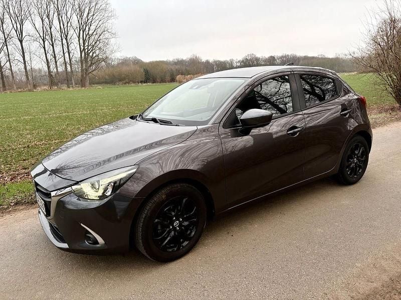 Grau Gebraucht 2018 Mazda 2 Edition Limousine | 11.399 € (Fairer Preis) - Bild 1/4