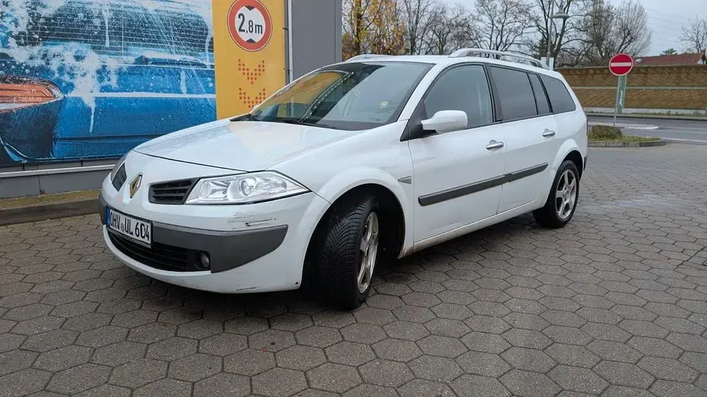 Gebraucht Renault Mégane Dynamique 103 PS (75 kW) 2007 Weiß Limousine