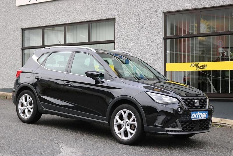 Schwarz Gebraucht 2022 Seat Arona FR SUV | 18.480 € (Guter Preis) - Bild 1/4