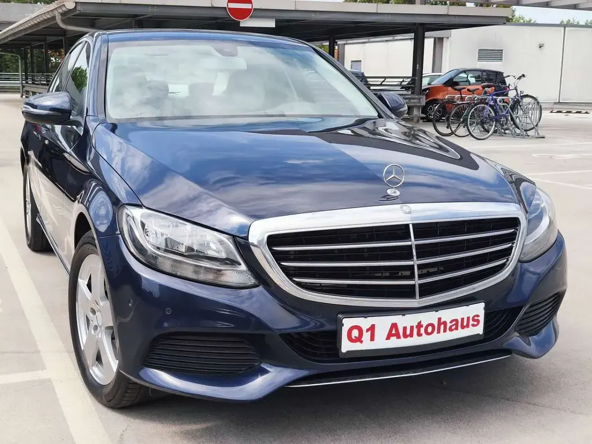 Gebraucht Mercedes C180 Exclusive 156 PS (114 kW) 2016 Cavansitblau  metalliclack Limousine