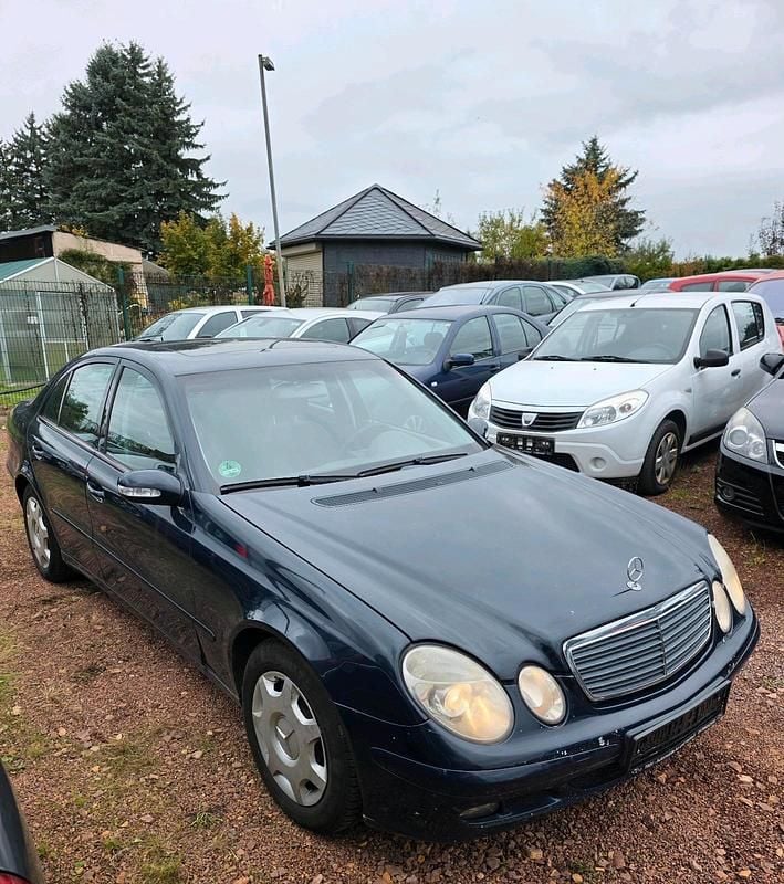 Gebraucht Mercedes E220 150 PS (110 kW) 2004 Blau Limousine