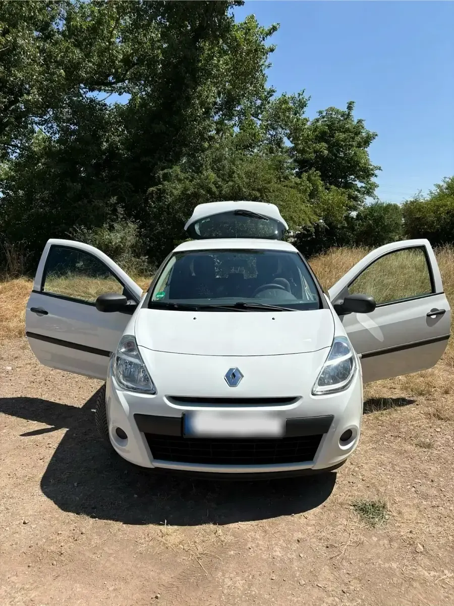 Gebraucht Renault Clio III 75 PS (55 kW) 2012 Weiß Limousine