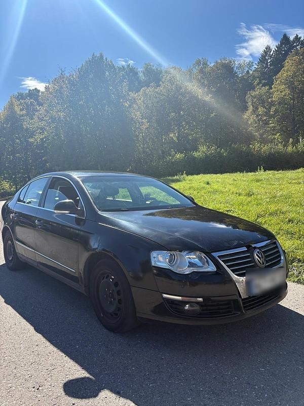 Schwarz Gebraucht 2005 VW Passat Limousine | 1.000 € (Guter Preis) - Bild 1/4