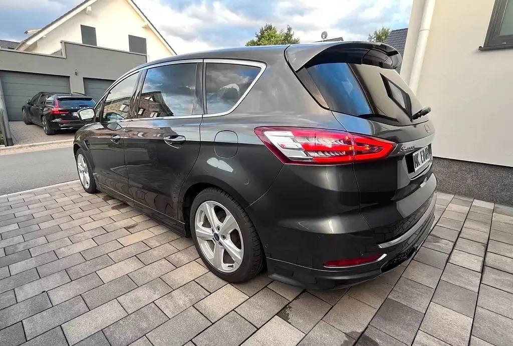 Używany Ford S-MAX ST-Line 179 KM (131 kW) 2015 Szary Minivan