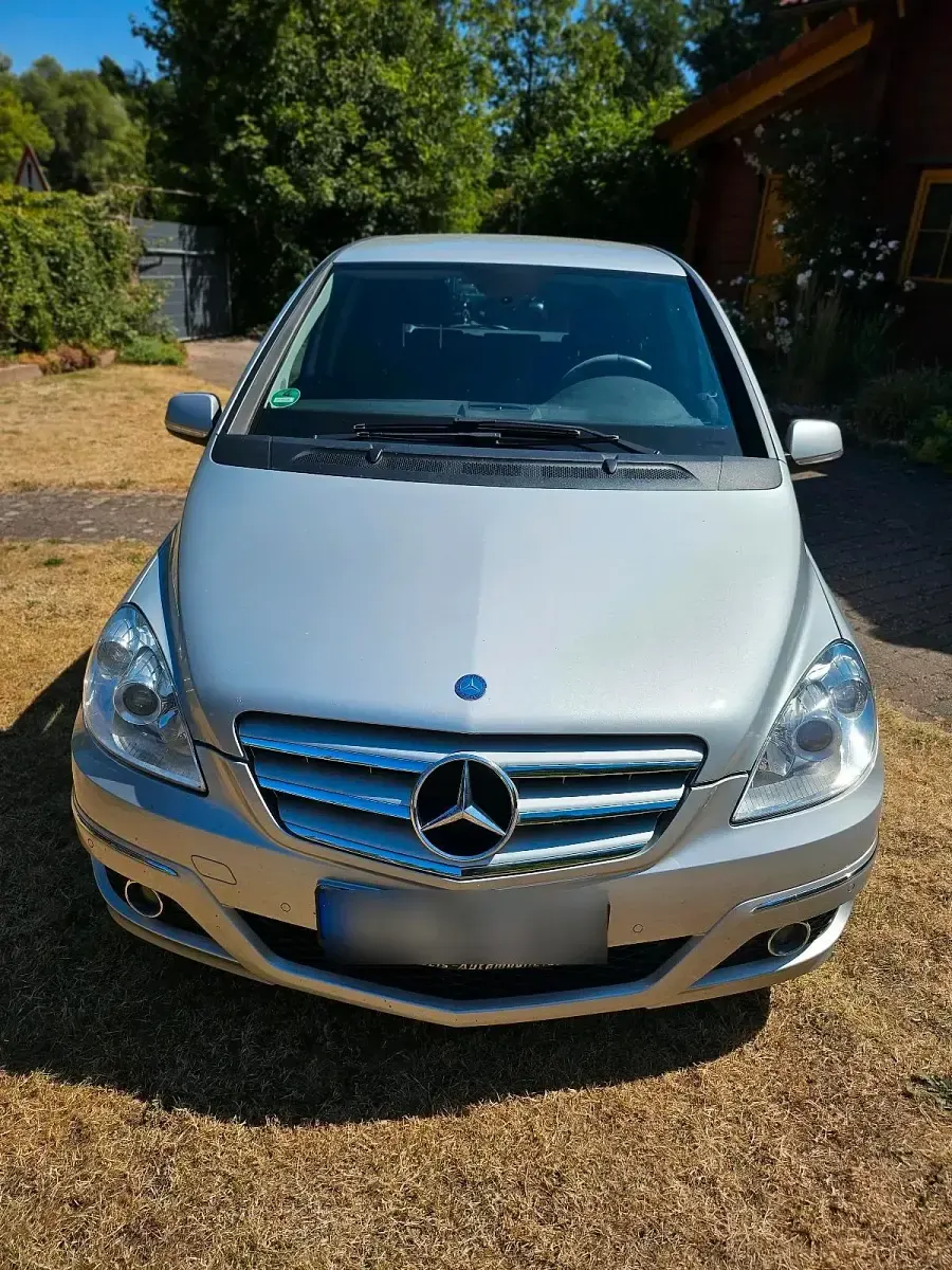 Gebraucht Mercedes B200 140 PS (102 kW) 2009 Silber Van / Kleinbus