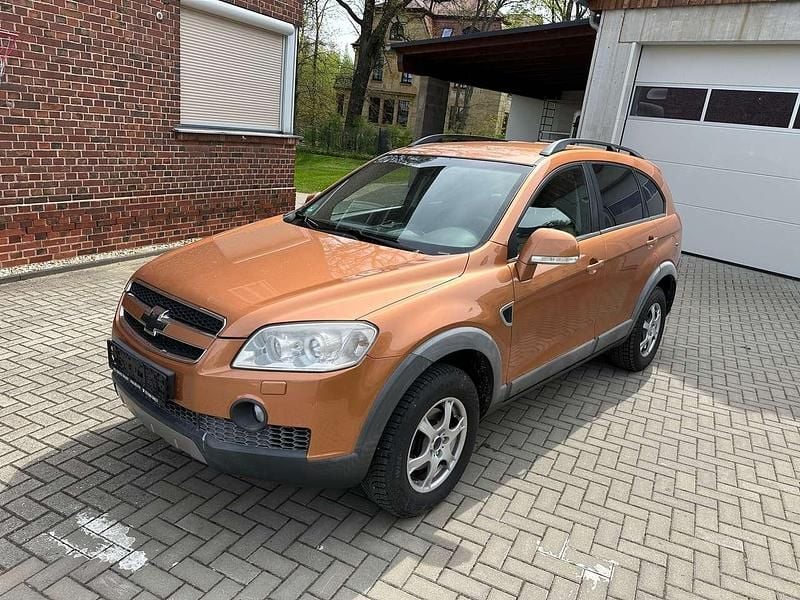 Zest brown (metallic) Gebraucht 2009 Chevrolet Captiva LT SUV | 4.300 € (Fairer Preis) - Bild 1/4