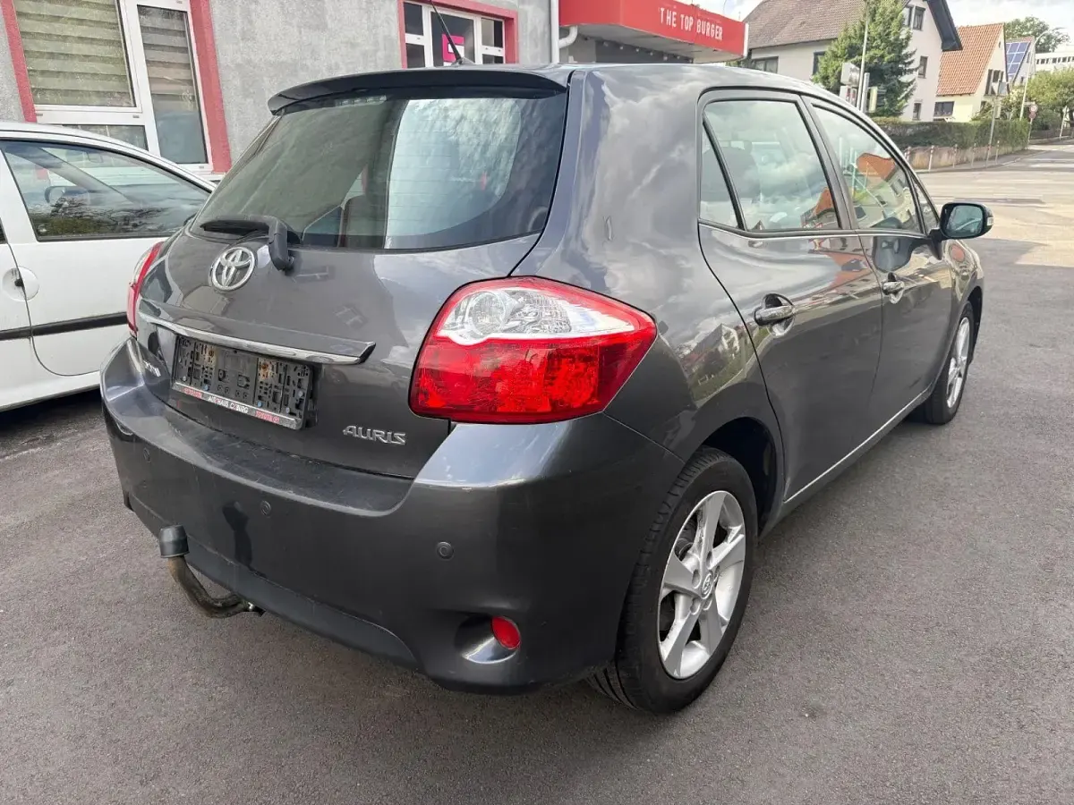 Gebraucht Toyota Auris Travel 90 PS (66 kW) 2012 Grau Limousine