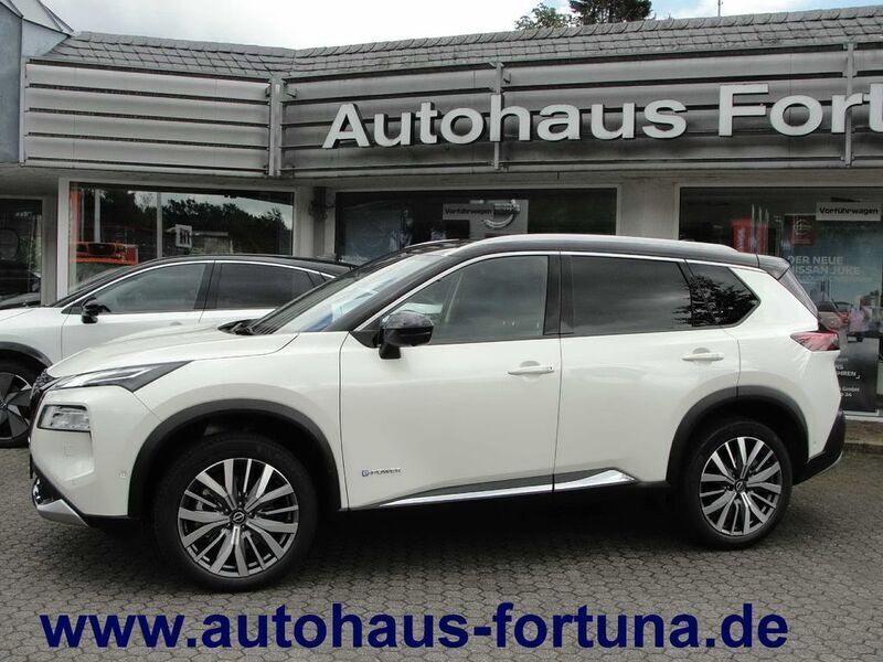 Pearl white/black Gebraucht 2023 Nissan X-Trail Tekna+ SUV | 45.900 € - Bild 1/4