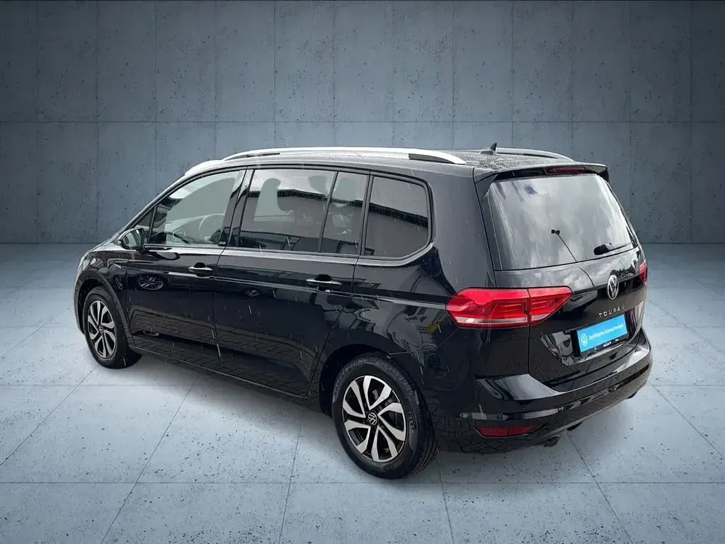 Gebraucht VW Touran Active 150 PS (110 kW) 2023 Schwarz Van / Kleinbus