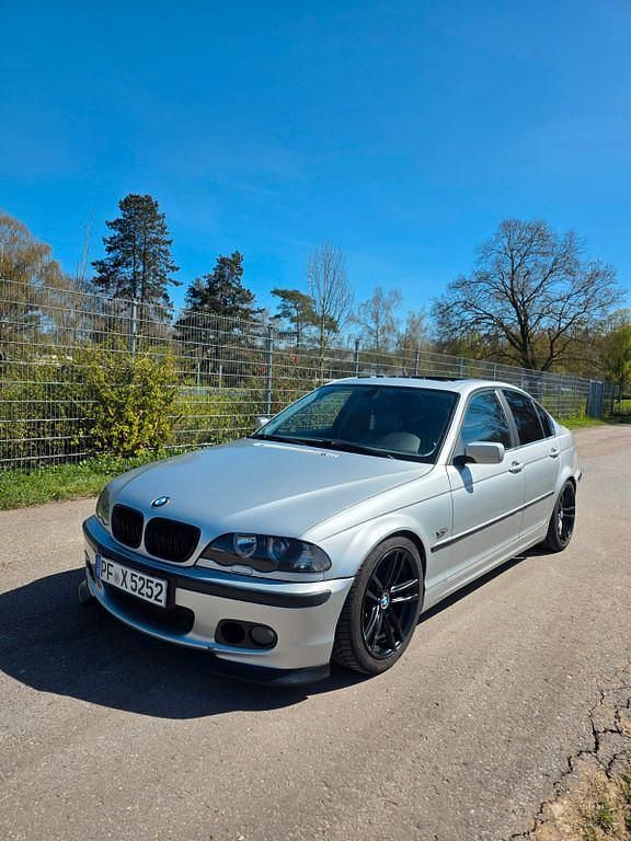 Second-hand BMW 325 Performance 192 CP (141 kW) 2000 Argintiu Berlinǎ