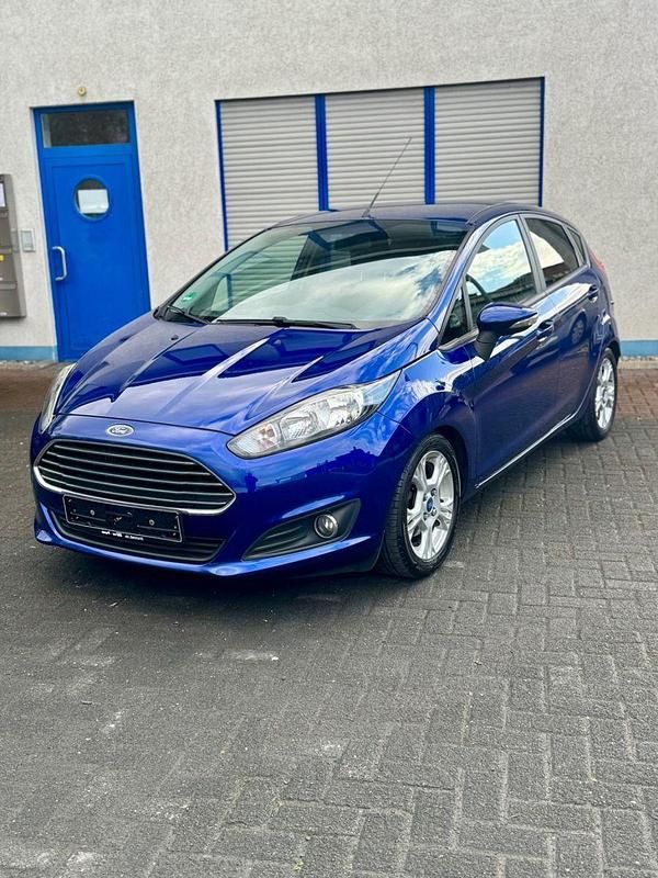 Gebraucht Ford Fiesta Celebration 101 PS (74 kW) 2015 Blau Kleinwagen