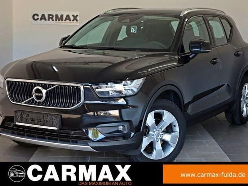 Onyx black / metallic Gebraucht 2021 Volvo XC40 Momentum SUV | 22.500 € (Guter Preis) - Bild 1/4