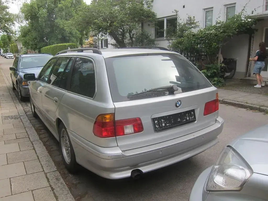 Gebraucht BMW 520 170 PS (125 kW) 2001 Silber Kombi