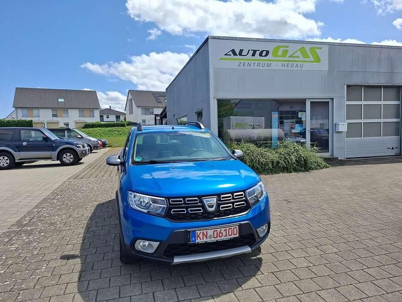 Blau sky Gebraucht 2017 Dacia Sandero Stepway Kleinwagen | 7.999 € (Etwas zu teuer) - Bild 1/4