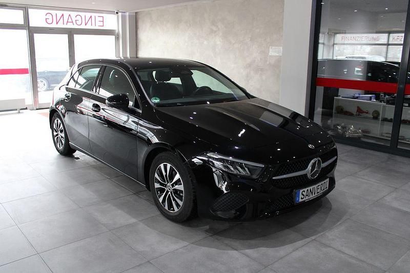 Gebraucht Mercedes A180 Sport 136 PS (100 kW) 2024 Nachtschwarz Limousine