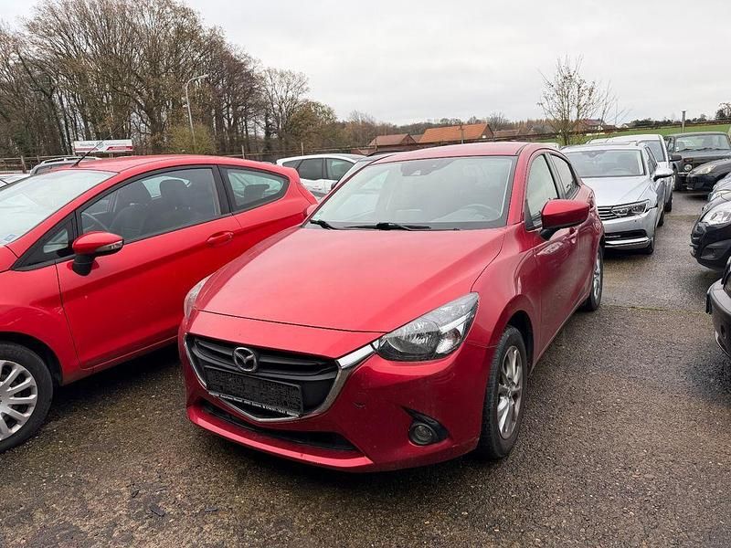 Rot Gebraucht 2015 Mazda 2 Center-Line Limousine | 3.490 € (Superpreis) - Bild 1/4