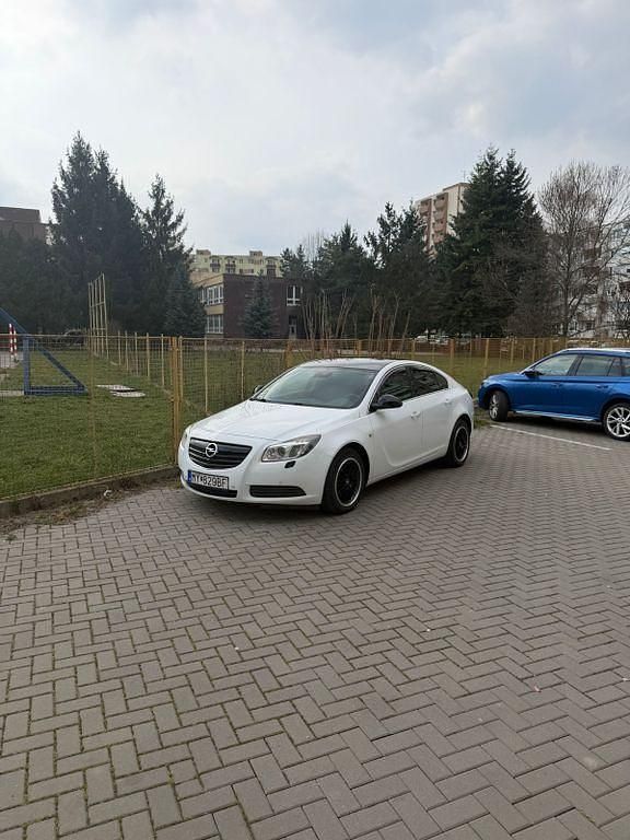 Gebraucht Opel Insignia Edition 110 PS (80 kW) 2011 Weiß Limousine