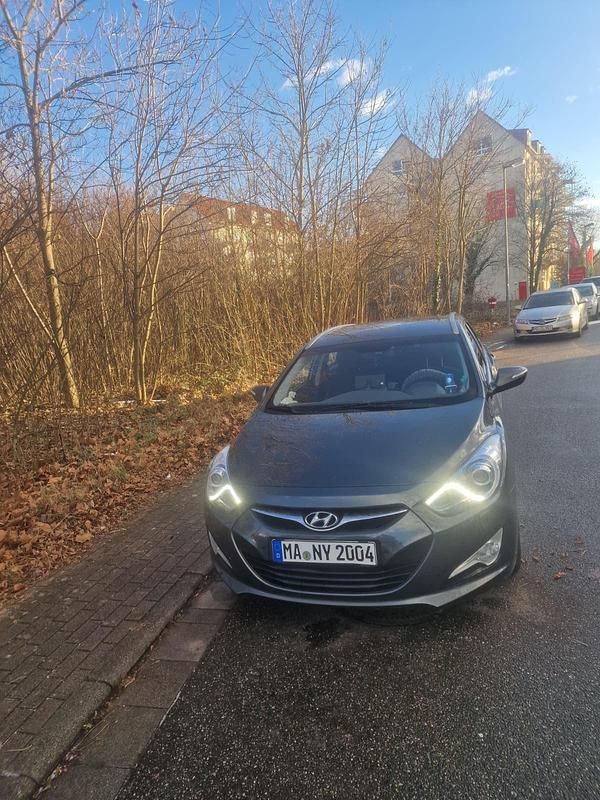 Gebraucht Hyundai i40 148 PS (108 kW) 2014 Grau Kombi