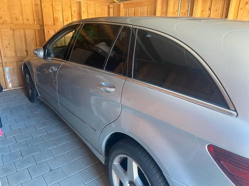 Gebraucht Mercedes R320 224 PS (164 kW) 2007 Silber Van / Kleinbus