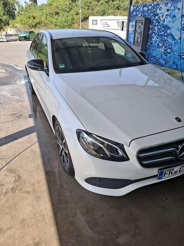 Weiß Gebraucht 2018 Mercedes E200 Avantgarde Limousine | 30.500 € (Teuer) - Bild 1/4
