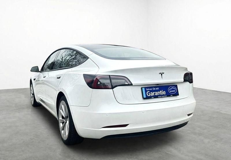 Gebraucht Tesla Model 3 Standard Range 239 kW (325 PS) 2021 Weiß Limousine