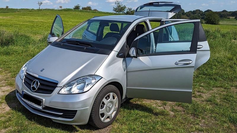 Silber Gebraucht 2010 Mercedes A160 Kleinwagen | 3.800 € (Guter Preis) - Bild 1/4