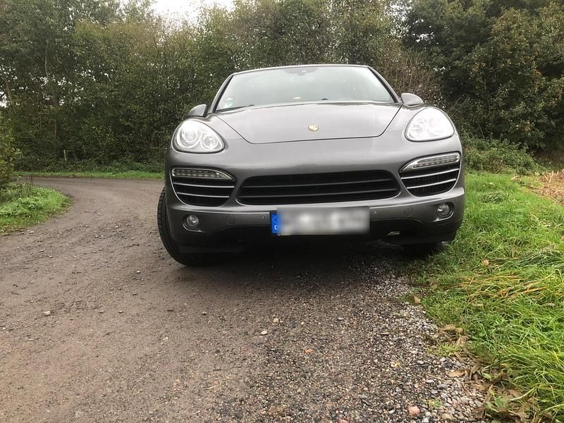 Grau Gebraucht 2013 Porsche Cayenne SUV | 19.000 € (Superpreis) - Bild 1/4