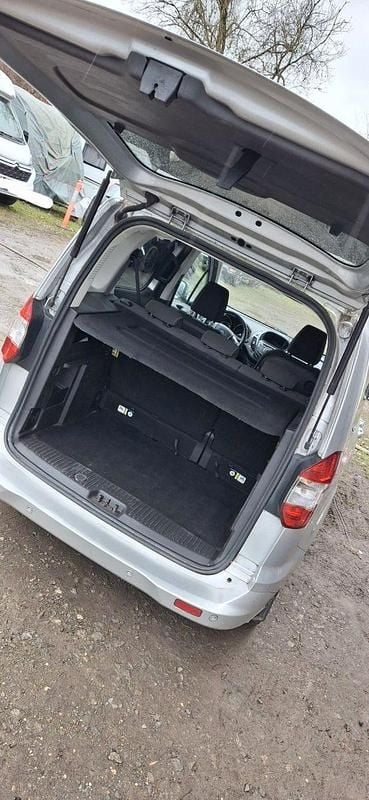 Gebraucht Ford Tourneo Courier Titanium 101 PS (74 kW) 2016 Silber Van / Kleinbus
