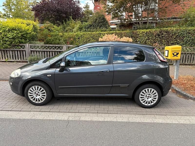 Grau Gebraucht 2010 Fiat Punto Evo Kleinwagen | 2.200 € (Guter Preis) - Bild 1/4