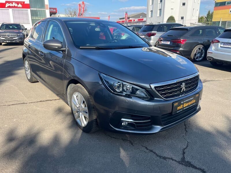 Grau Gebraucht 2021 Peugeot 308 Allure Limousine | 8.999 € - Bild 1/4