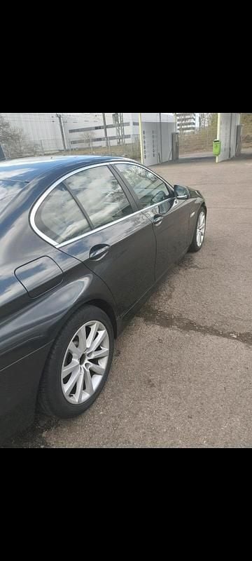 Gebraucht BMW 523 Basis 204 PS (150 kW) 2010 Grau Limousine