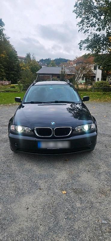 Blau Gebraucht 2005 BMW 318 Kombi | 2.199 € (Fairer Preis) - Bild 1/4