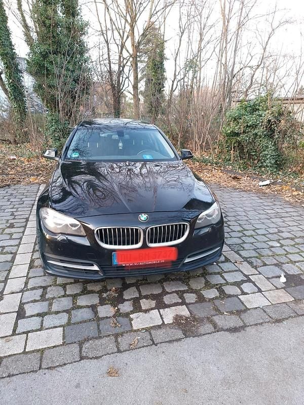 Schwarz Gebraucht 2015 BMW 520 Kombi | 7.800 € (Superpreis) - Bild 1/4