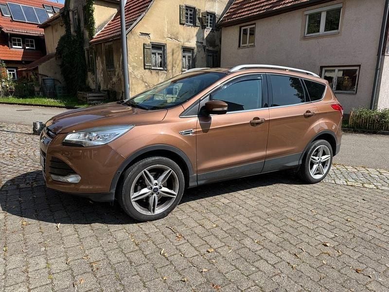 Braun Gebraucht 2014 Ford Kuga Titanium SUV | 13.700 € (Fairer Preis) - Bild 1/4