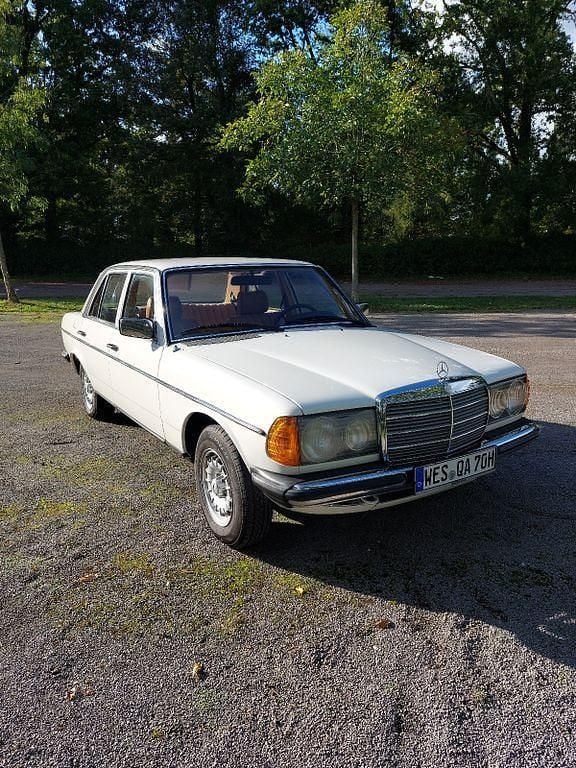Gebraucht Mercedes 240 72 PS (52 kW) 1980 Weiß Limousine